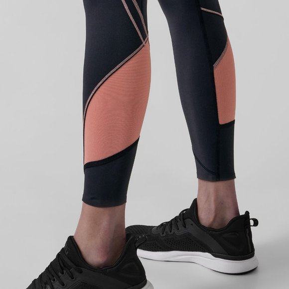Athleta Ultimate Stash Pocket Ignite 7/8 Tight Legging - Picture 3 of 8